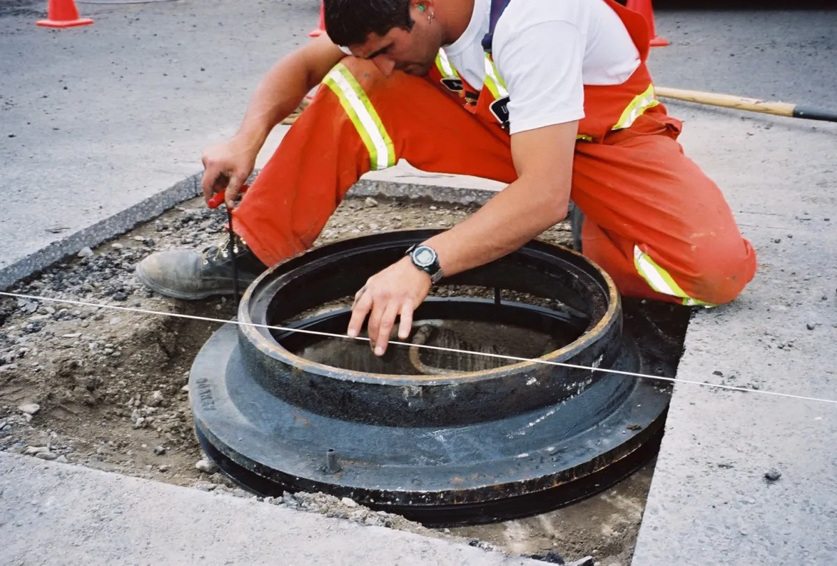 دليل تركيب غطاء منهول