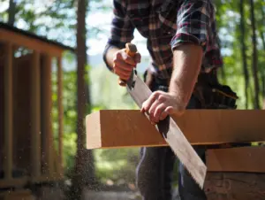 كيفية اختيار نجار ماهر لترميم الأثاث القديم في الشارقة